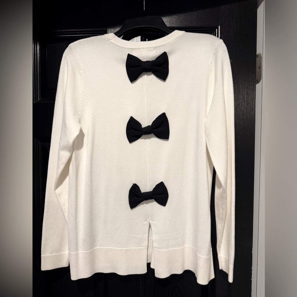 White sweater with bows